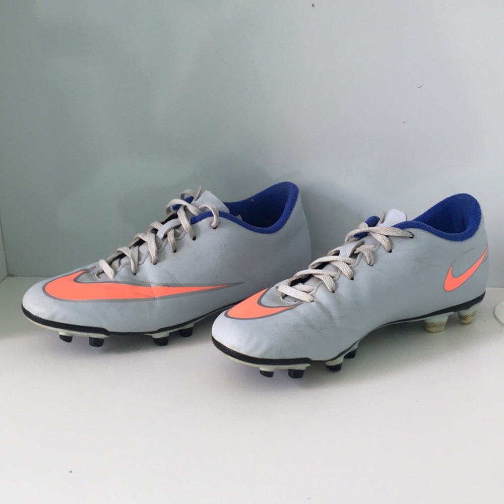 Soccer cleats